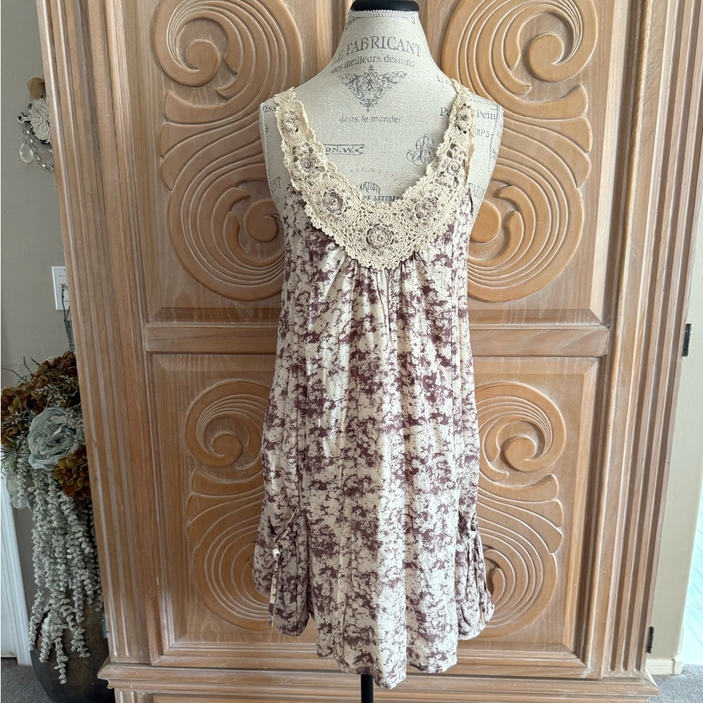 Forever 21 Cream and Brown Lace Detail Mini Dress with Pockets. Size M